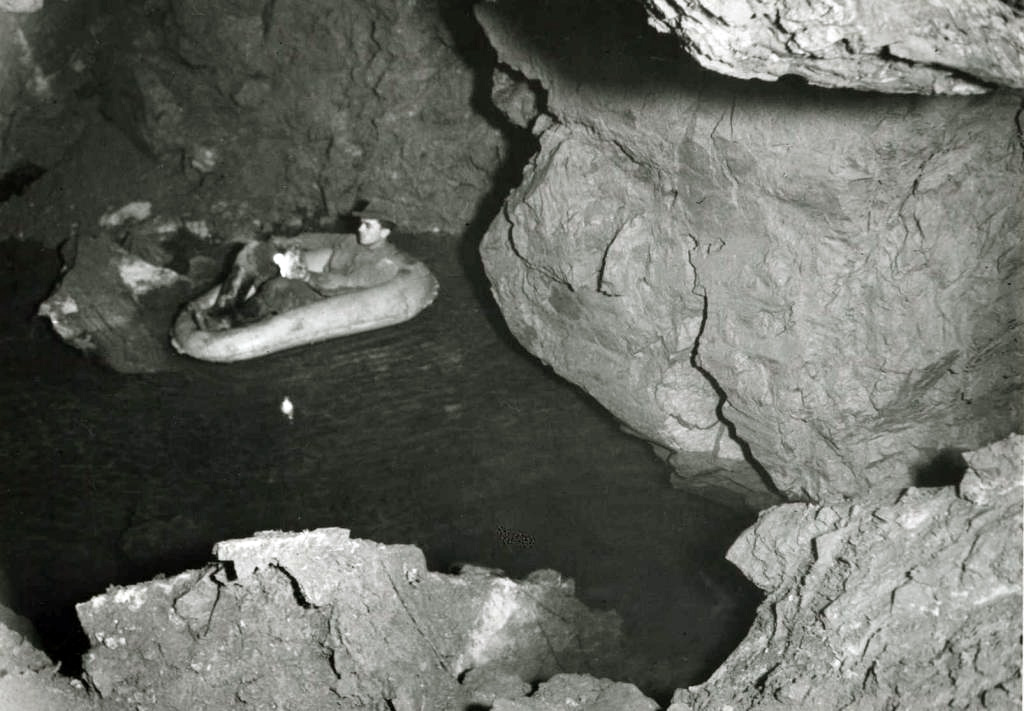 Objevování Bozkovských jeskyní - speleolog Kučera