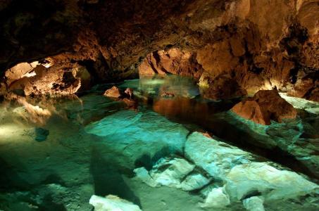Bozkovské dolomitové jeskyně - jezero